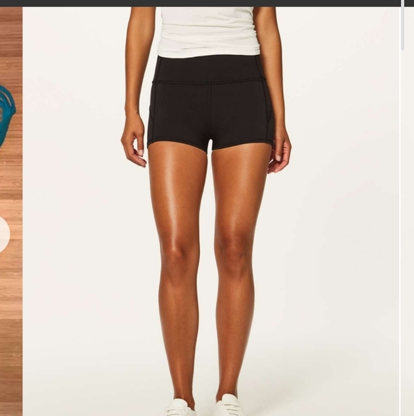 Lululemon In Motion Short 2.5 Size 8 - Picture 2 of 11